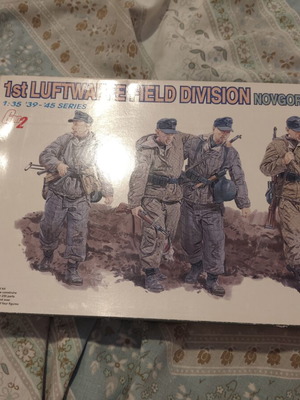 1st Luftwaffe Division 1/35 Scale Figures like new by Dragon