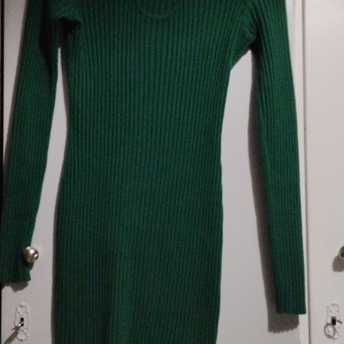 Knitted dress in emerald green like new - 10,00 - Vendora.cy Knitted dress in emerald green like new - 10,00 - Vendora.cy