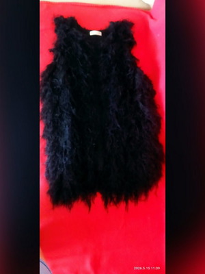 Fuzzy vest like new, black, one size