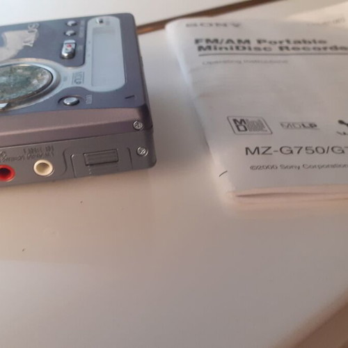 Sony Minidisc Portable MZ G750 used with external wear
