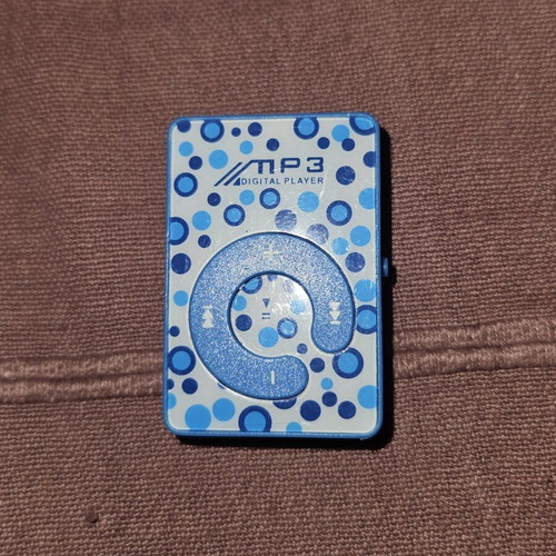 Mp3 player new without headphones and charging cable
