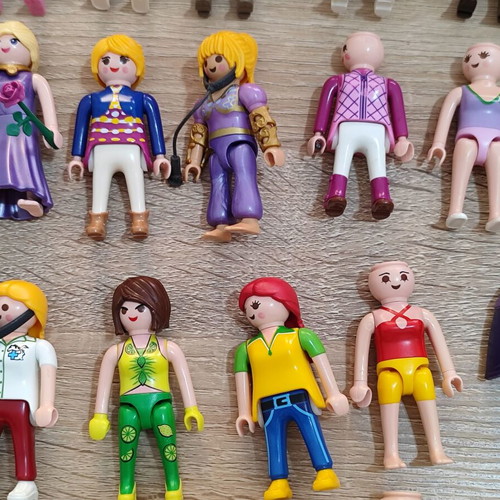Playmobil female figures and accessories used, set