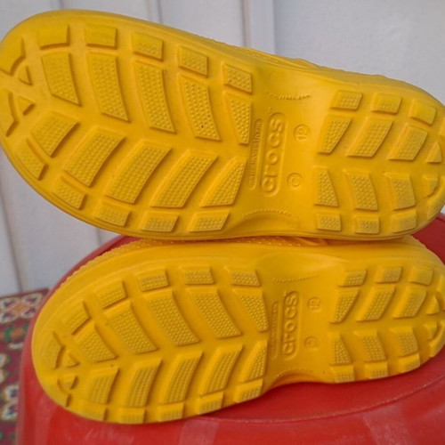 Crocs children's rain boots like new, size C 12, yellow