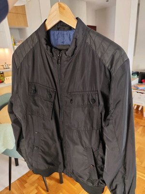 Zara men's lightweight jacket type jacket in like new condition