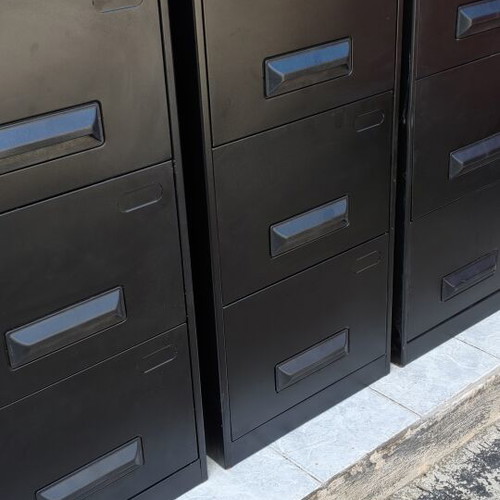 Large Metal Office Drawer Cabinet like new, Italy, 3 drawers, lock