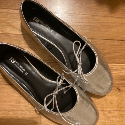 Pull&Bear silver Mary Janes ballerinas with bow like new