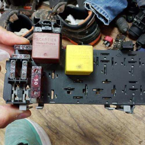 Fuse box 1998 1.6i Renault Megane Scenic