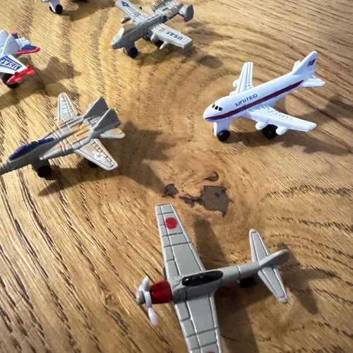 Airplane miniatures like new, collectible from the 90s, set of 7