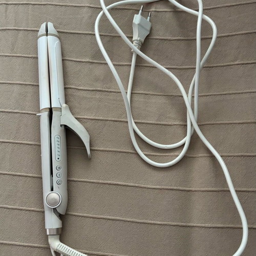 Izzy hair straightener and curler used