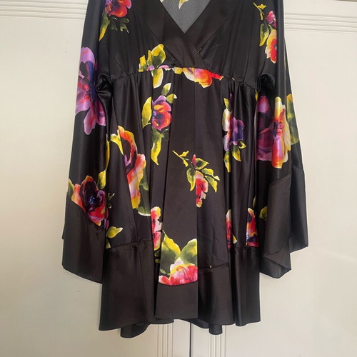 Satin floral dress like new, size M, Hype, black multicolor