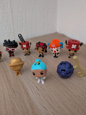 Φιγούρες Kinder Joy One Piece με χαρτάκια και σχοινάκια