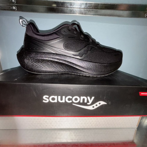 Saucony men's running shoes size 44 new, black