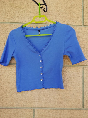Only blue short sleeve top, size M