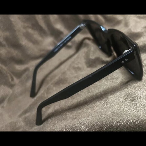 Sunglasses used Cat-Eye oversized polarized lenses with case and chain
