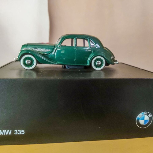 Αυτοκίνητο Diecast BMW 335 πράσινο σε κλίμακα 1:43 σαν καινούργιο, συλλεκτικό