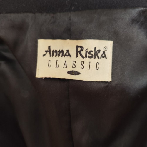 Classic women's coat size L but fits S, black, new