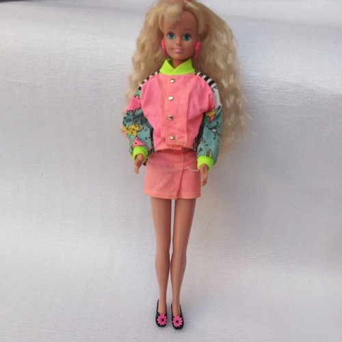 Sindy Hasbro Sun Club 1990 vintage doll like new with original clothes