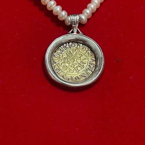 Pearl necklace with silver-gold pendant LALAOUNIS A21 used, 42 cm double-sided
