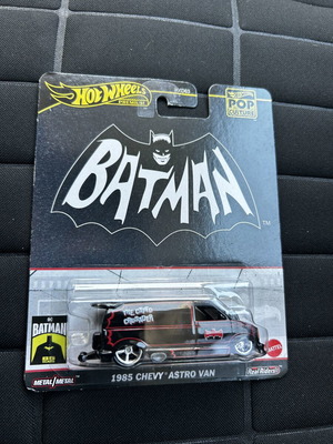 Hot Wheels Batman 1985 Chevy Astro Van new, Car Culture series