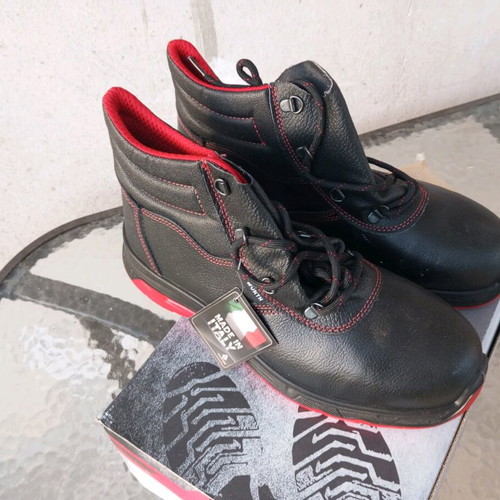 Work shoes with Kevlar new, size 44, black