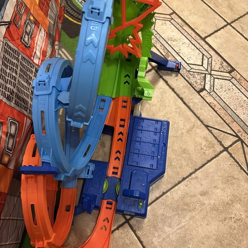 Hot Wheels racetrack with 4 loops
