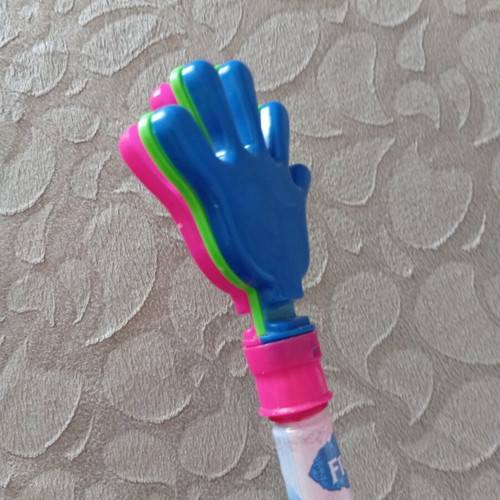 Frozen bubble blower with clapping sound