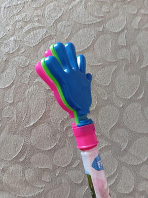 Frozen bubble blower with clapping sound