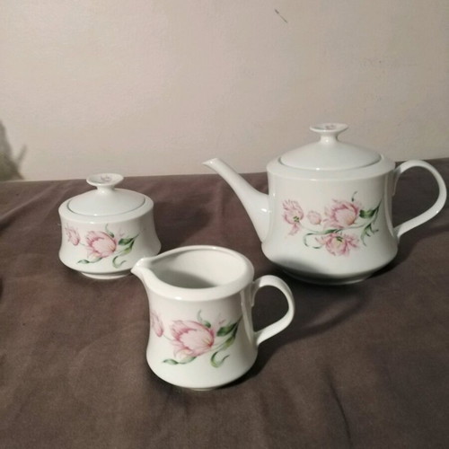 Alfoldi porcelain tea set from Hungary, romantic design