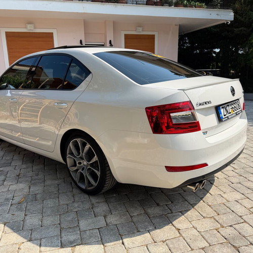 Skoda Octavia diesel DSG with panoramic roof, like new