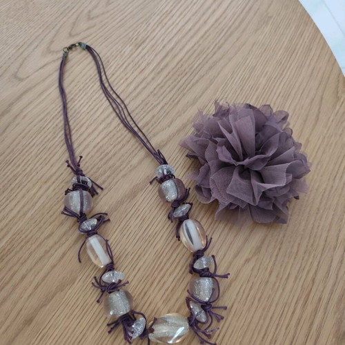 Necklace and brooch set like new, purple beads and flower design