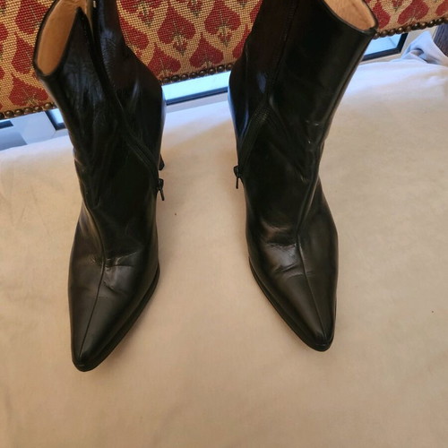Charles Jourdan leather boots black, like new with zipper