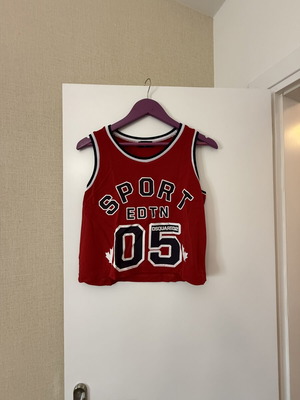 Dsquared2 Sport Edition червен потник без ръкави, размер 14Y
