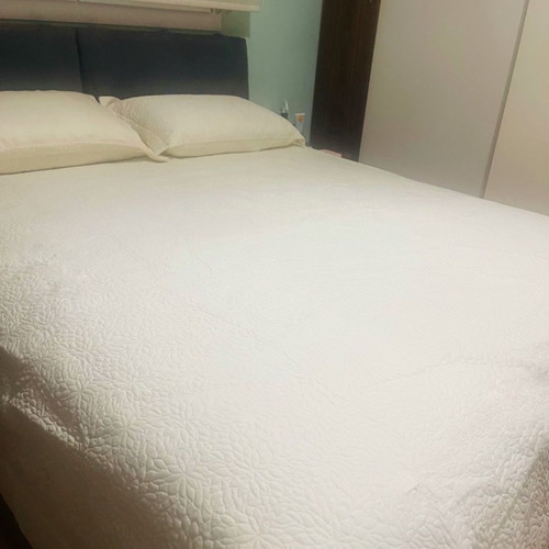Nef-Nef bridal quilt used with 2 Oxford pillowcases and 2 pillows