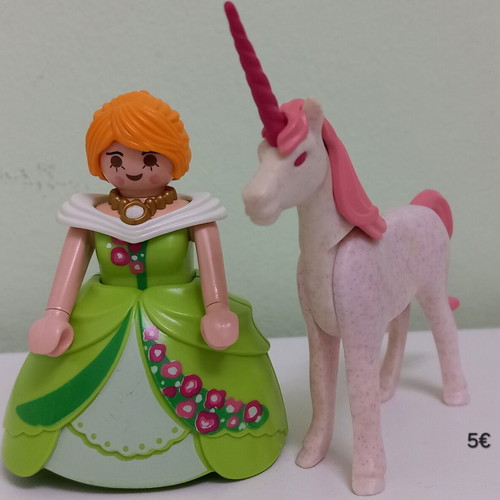 Playmobil princesses with ponies used, set of 2 princesses and 2 ponies