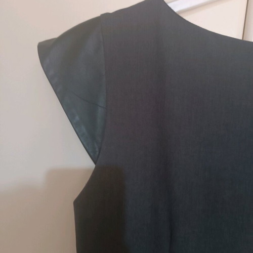 Grey dress short-sleeved like new with leather details