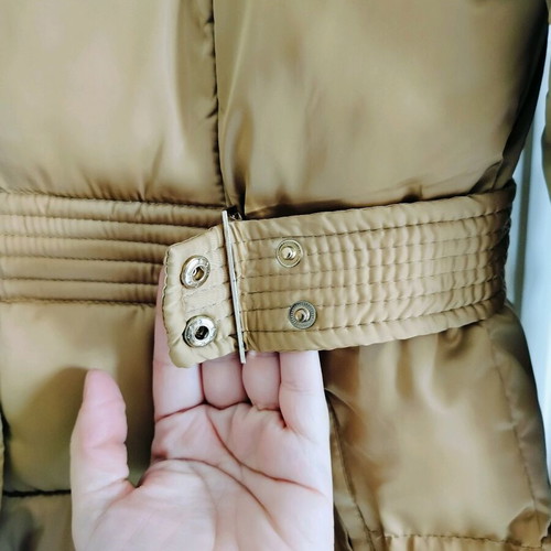Beige jacket size L with detachable hood and fur like new