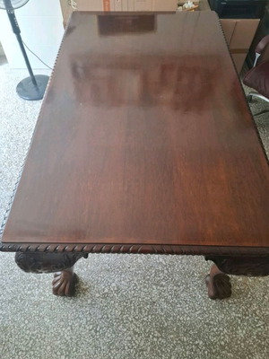 Wooden solid dining table with 8 chairs like new