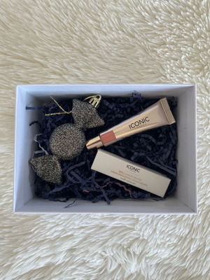 Small Beauty Box new with Iconic London Rose Riot blush and Rose Potion highlighter
