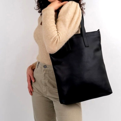Expatrie shoulder bag new, black, large enough for laptop