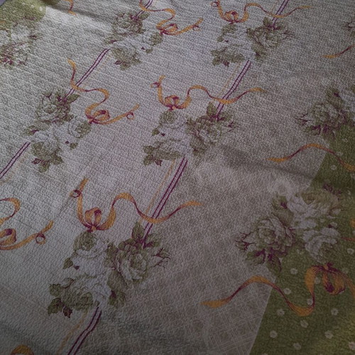 Double quilt like new, green with patterns, 210x220 cm