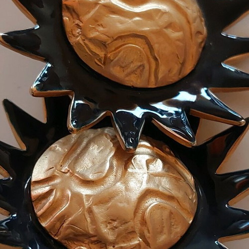 Vintage Faux bijoux clip earrings refurbished, black and gold