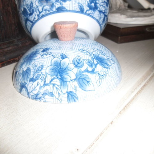 Chinese ashtray new, blue/white