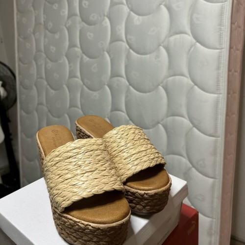 Platform sandals like new, beige and brown, very comfortable