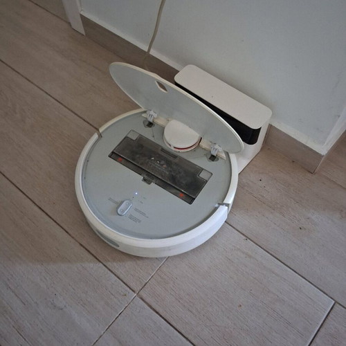 Robot vacuum used in excellent condition
