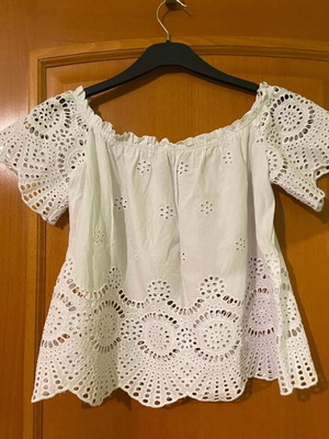 Stradivarius white top with perforated design and off-shoulder like new, size S