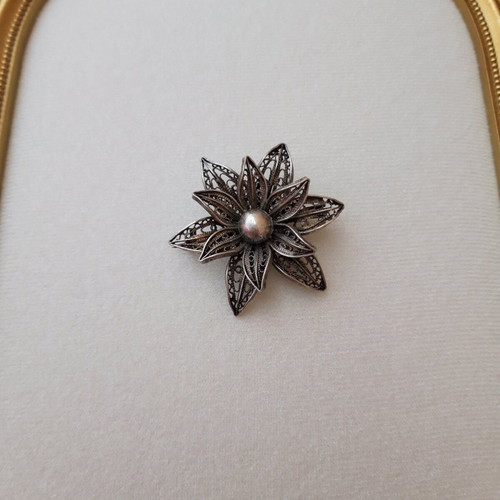 Silver filigree brooch used, flower design