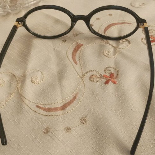 Glasses for style like new, 2 pairs