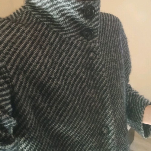 Sisley coat like new, herringbone pattern, black and grey