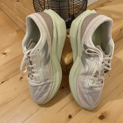 New Balance men's athletic shoes, grey beige, size 45