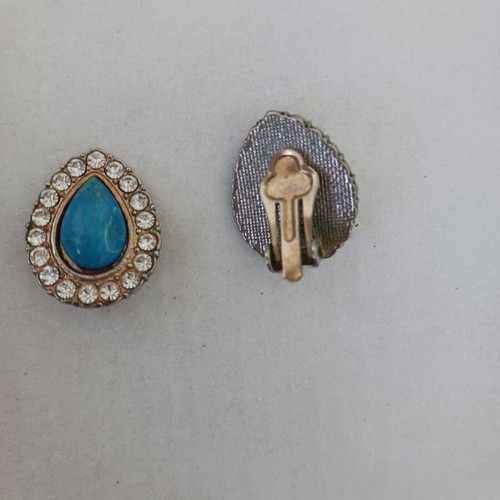 Jewelry set like new with pearl, blue stones, gold detail, and rhinestones